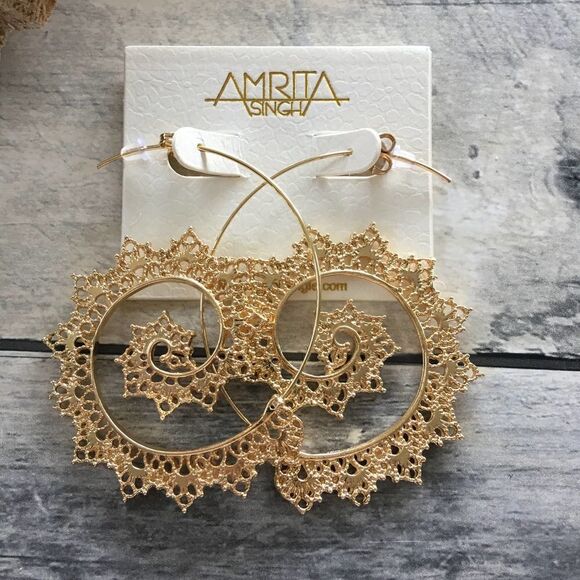 Amrita Singh Aria Spiral Gold Filigree Earrings - Picture 4 of 4